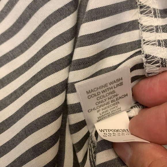 J Jill Gray & White Striped Button Down Adjustable Sleeve Peplum Tunic XS - Picture 8 of 8